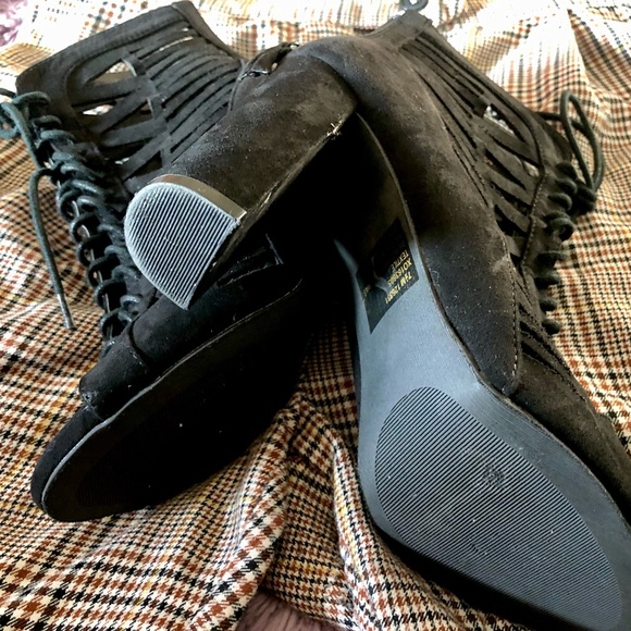 Black lace up sexy heels XOXO - Picture 6 of 6